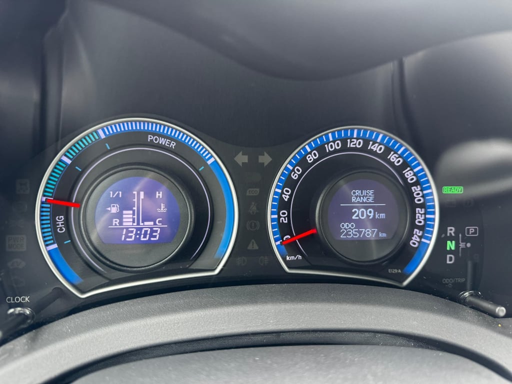 TOYOTA AURIS - Image 17