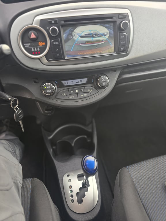 TOYOTA YARIS - Image 18