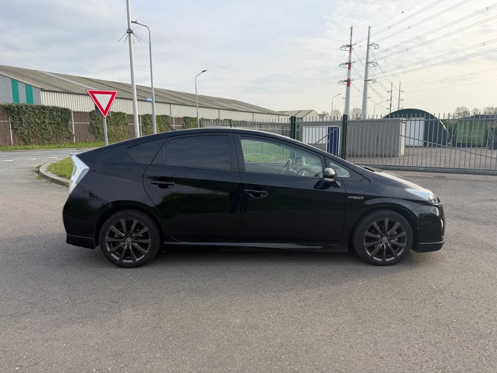 TOYOTA PRIUS - Image 5