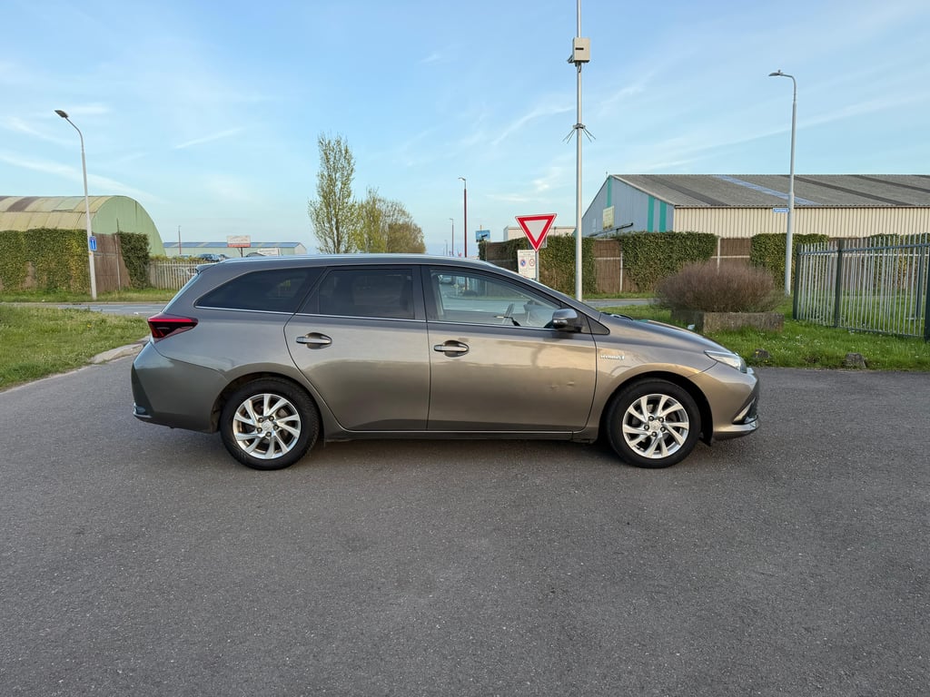 TOYOTA AURIS TOURING SPORTS - Image 20
