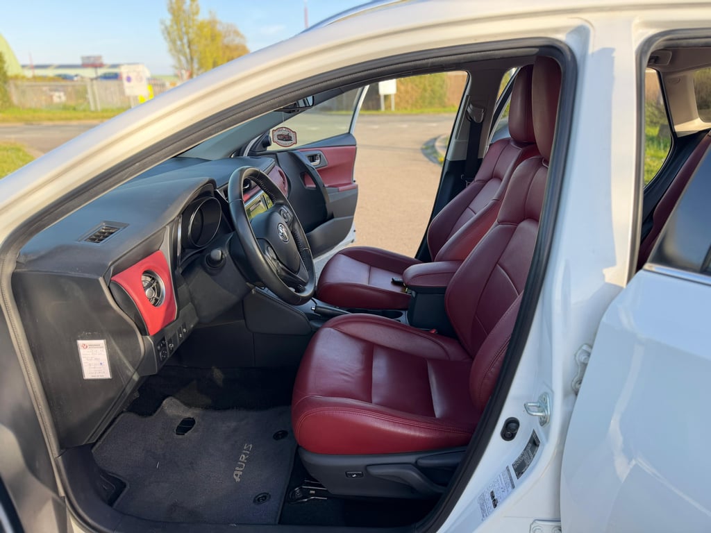 TOYOTA AURIS TOURING SPORTS - Image 19