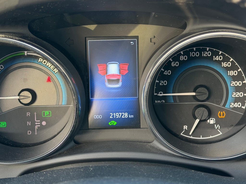 TOYOTA AURIS TOURING SPORTS - Image 15