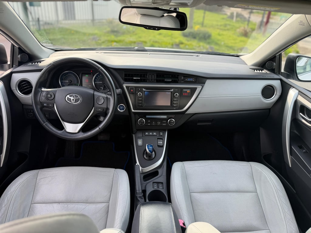 TOYOTA AURIS - Image 14