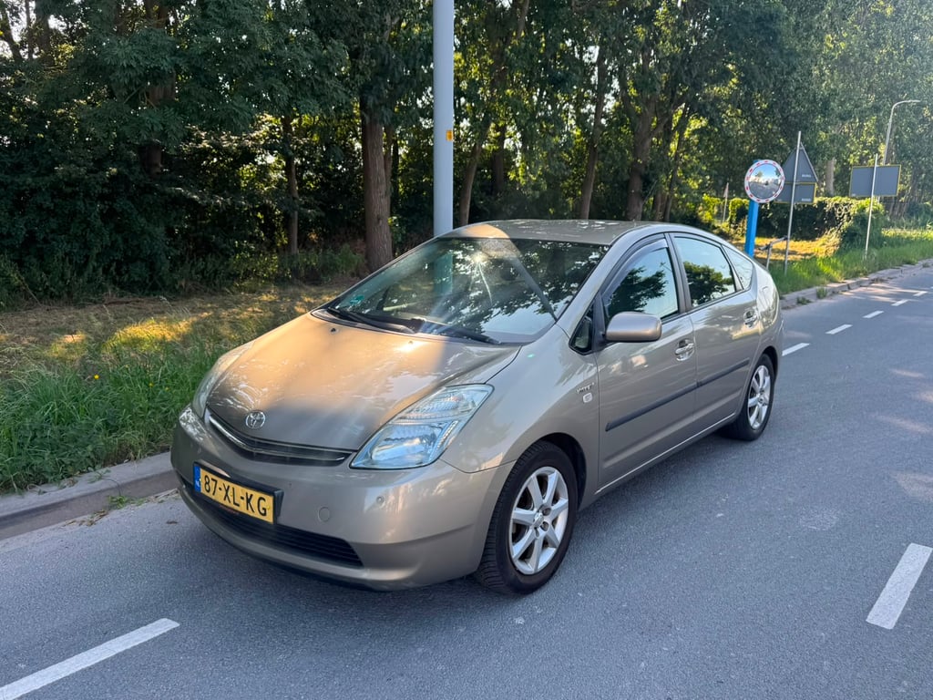 TOYOTA PRIUS - Image 3