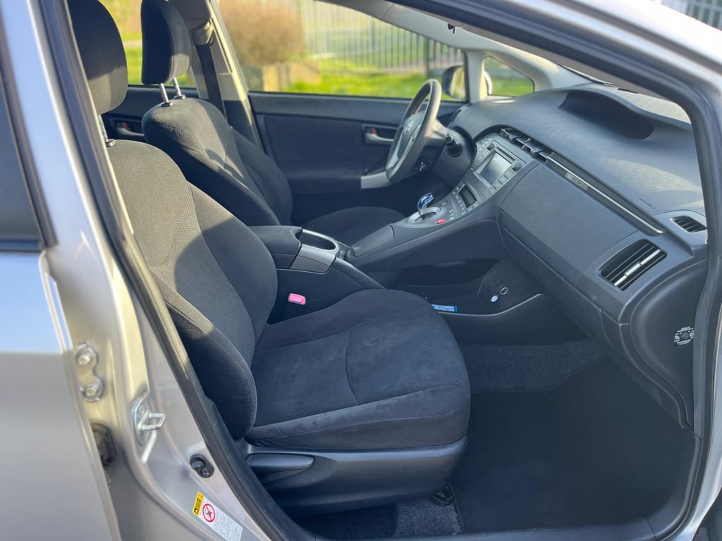 TOYOTA PRIUS - Image 12