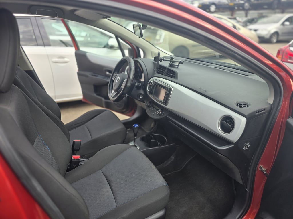 TOYOTA YARIS - Image 14