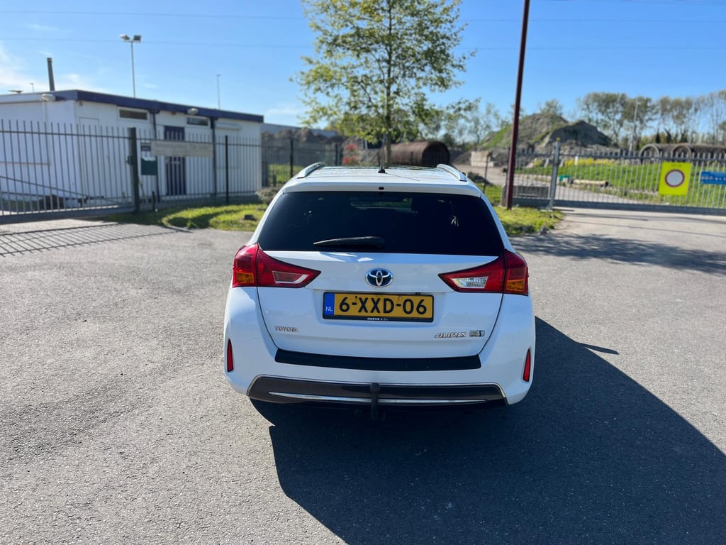 TOYOTA AURIS TOURING SPORTS - Image 4