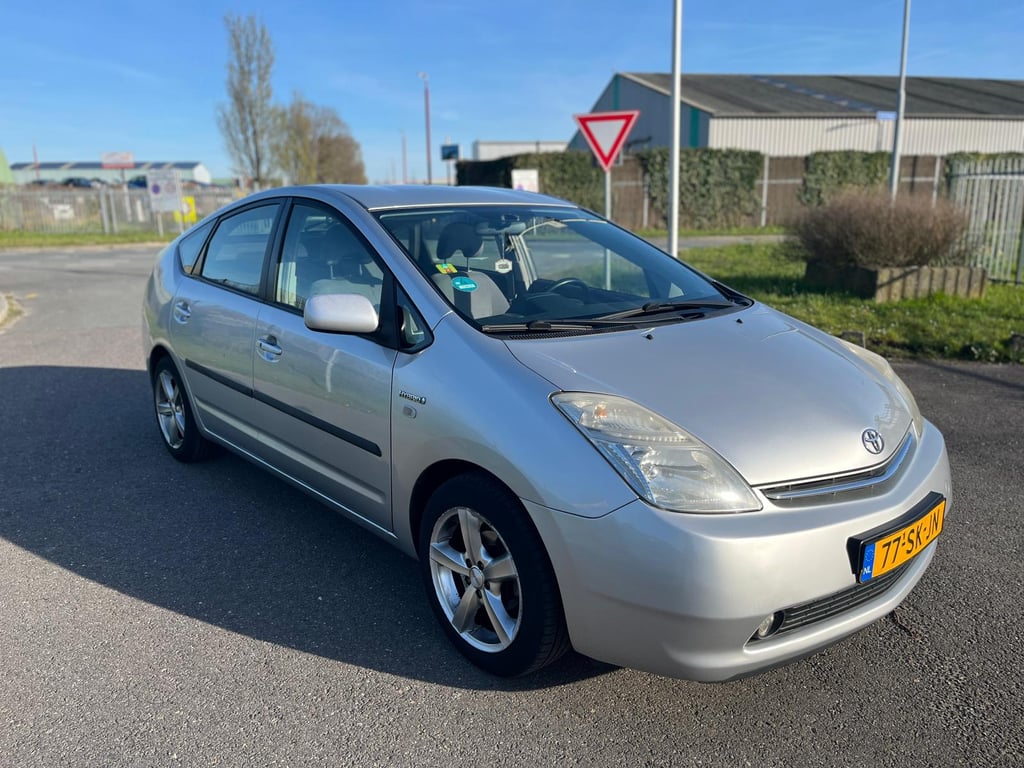 TOYOTA PRIUS - Image 8