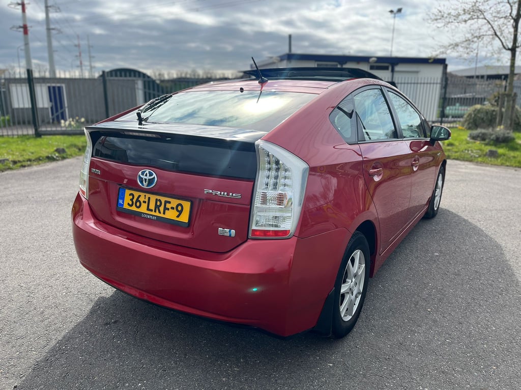 TOYOTA PRIUS - Image 5