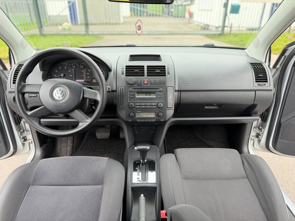 VOLKSWAGEN POLO - Image 19