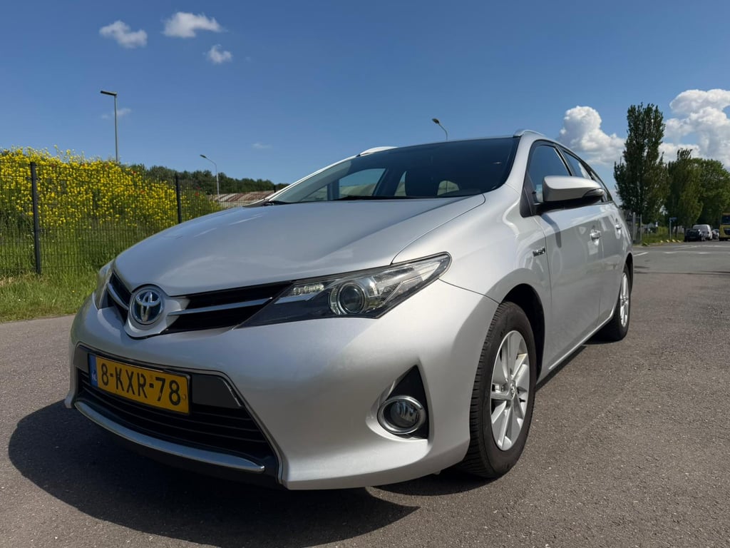 TOYOTA AURIS TOURING SPORTS - Image 2
