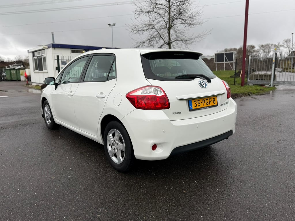 TOYOTA AURIS - Image 9