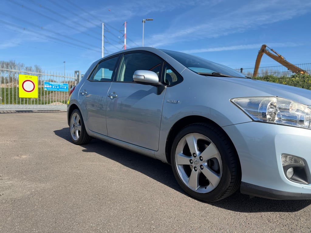 TOYOTA AURIS - Image 4