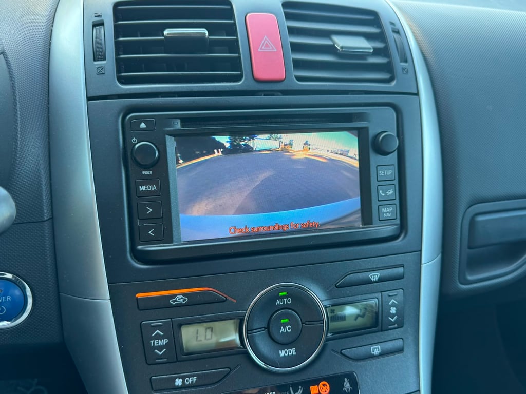 TOYOTA AURIS - Image 15