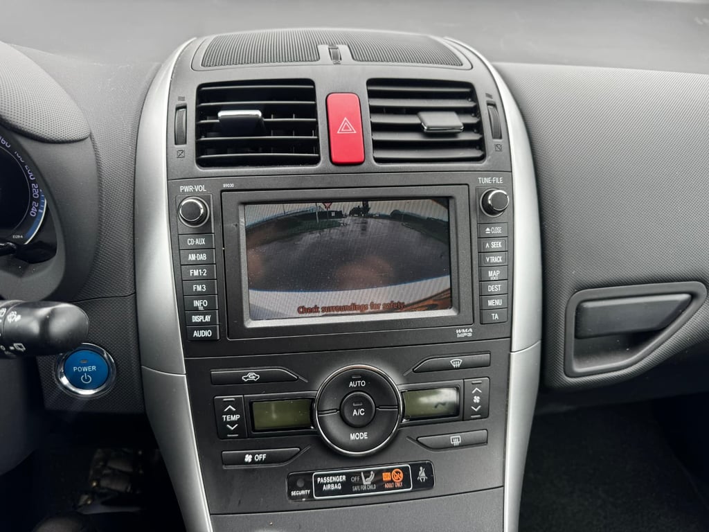 TOYOTA AURIS - Image 18
