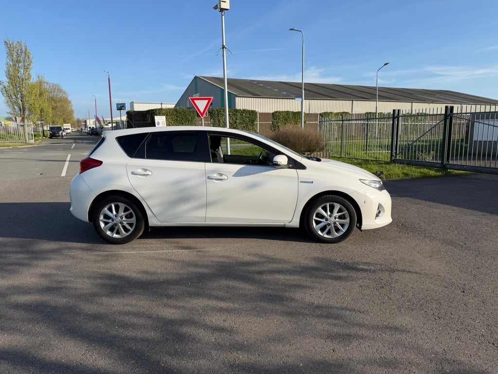 TOYOTA PRIUS - Image 12