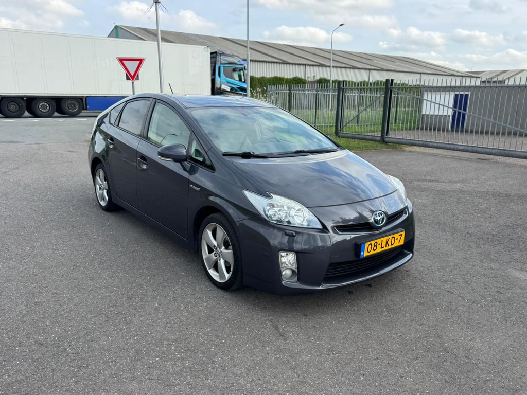 TOYOTA PRIUS - Image 2