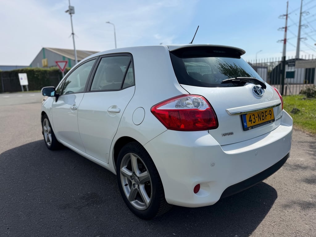 TOYOTA AURIS - Image 3