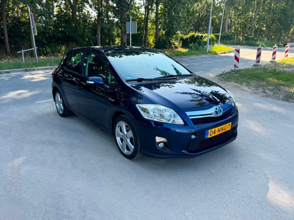 TOYOTA AURIS - Image 2
