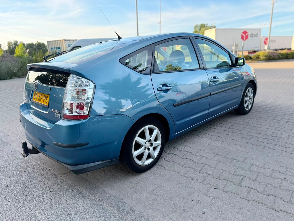 TOYOTA PRIUS - Image 9
