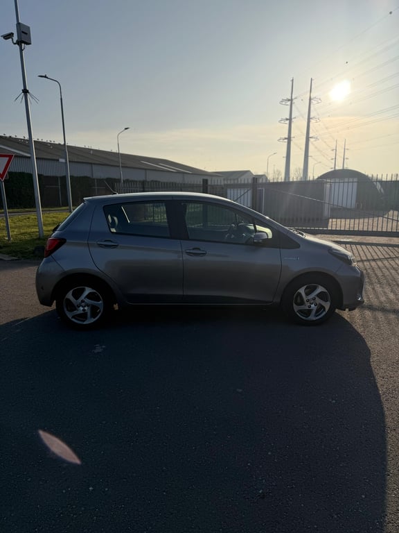 TOYOTA YARIS - Image 12