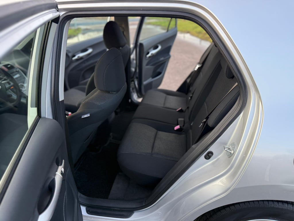 TOYOTA AURIS - Image 25