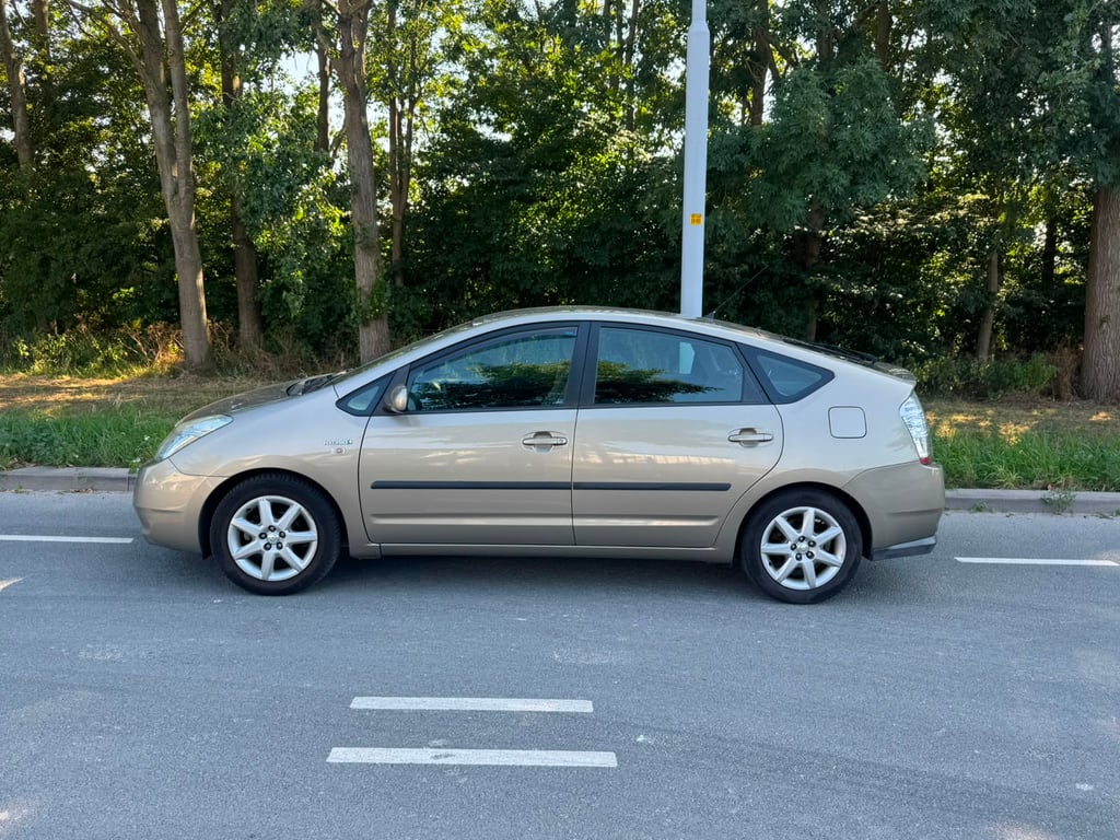TOYOTA PRIUS - Image 6