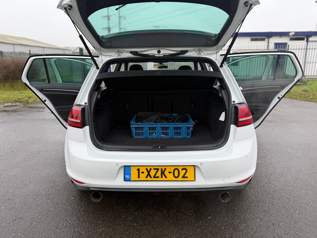 VOLKSWAGEN GOLF - Image 19