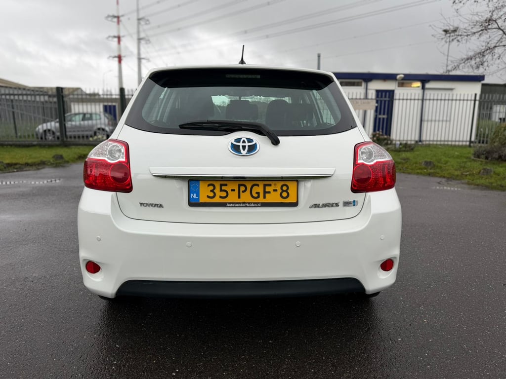 TOYOTA AURIS - Image 11