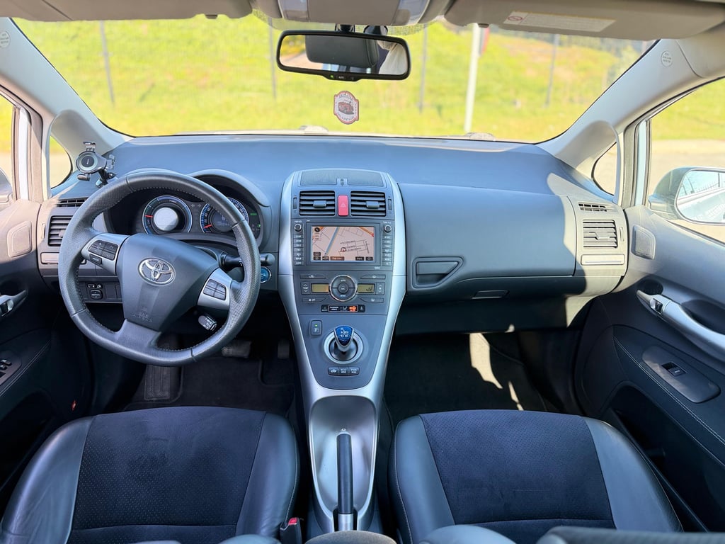 TOYOTA AURIS - Image 21