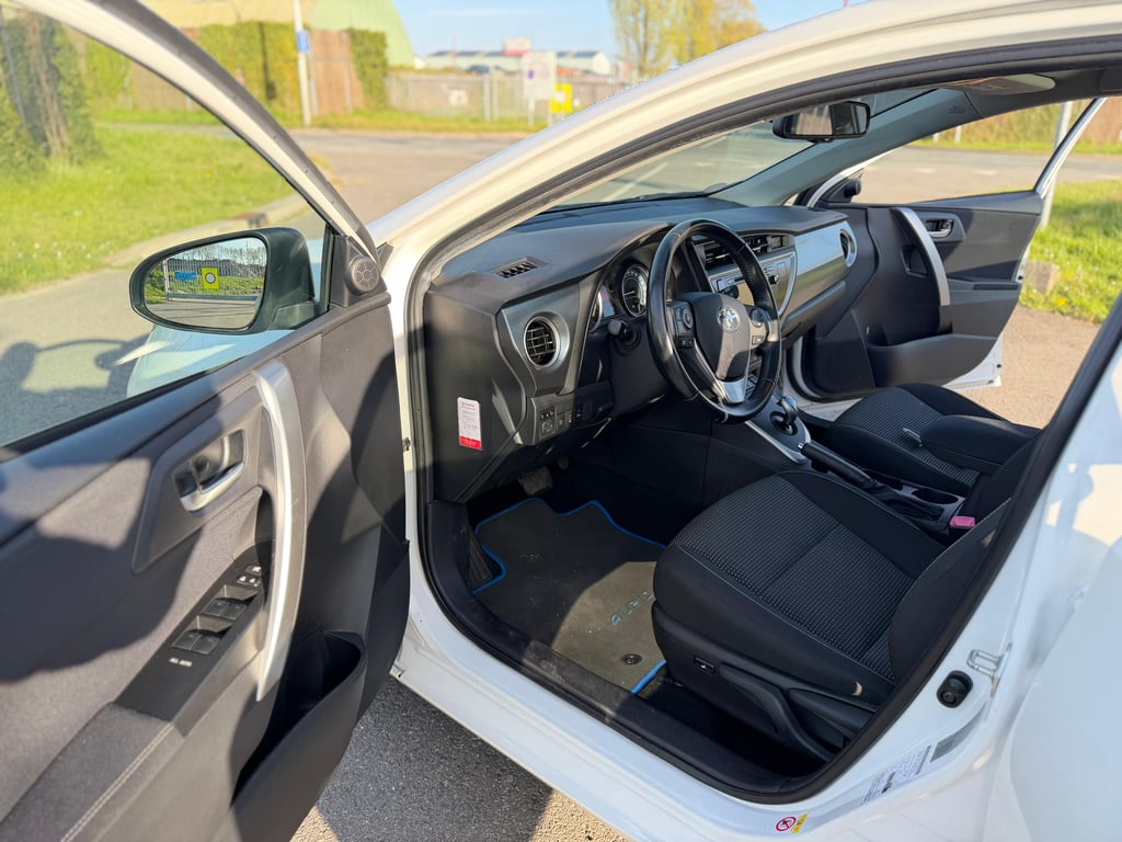 TOYOTA PRIUS - Image 17