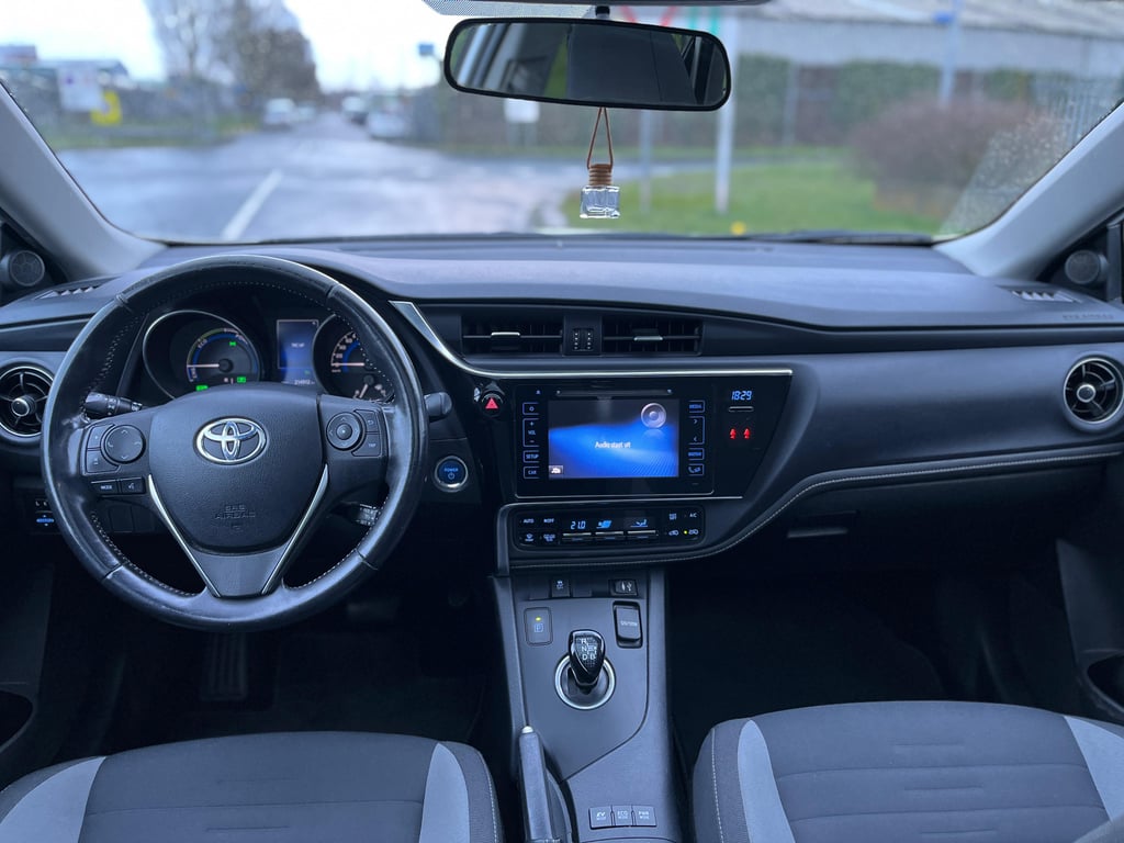TOYOTA AURIS TOURING SPORTS - Image 14