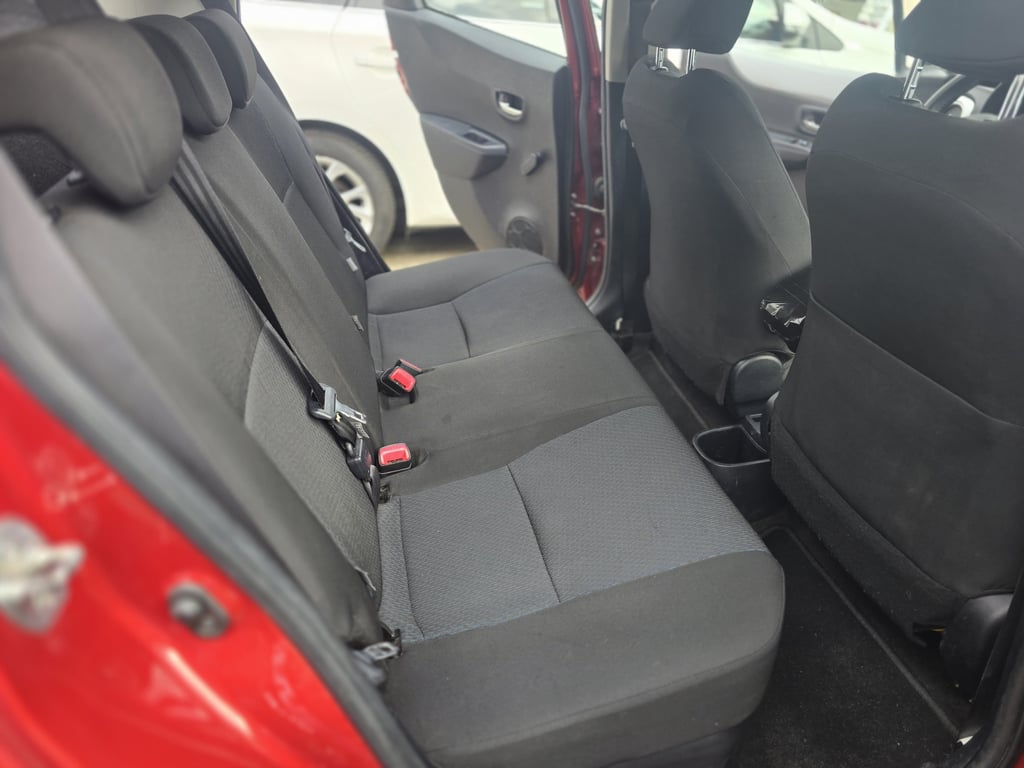 TOYOTA YARIS - Image 13
