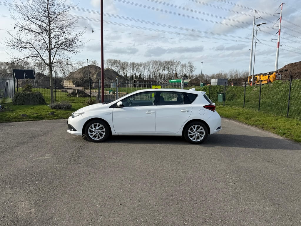 TOYOTA AURIS - Image 16