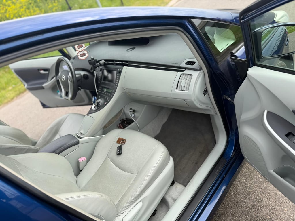 TOYOTA AURIS - Image 13
