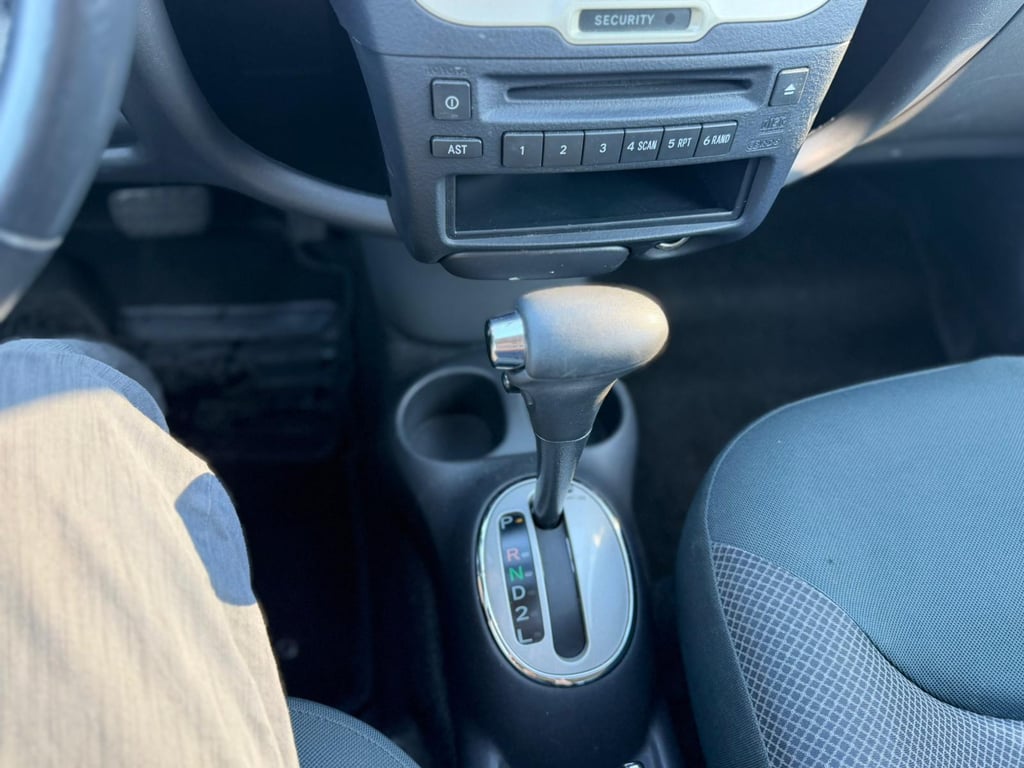 TOYOTA YARIS - Image 13