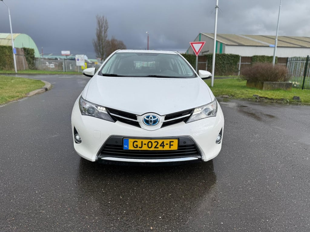 TOYOTA AURIS