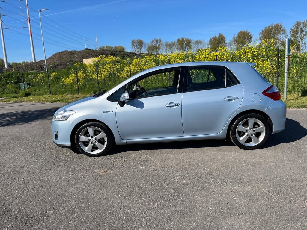 TOYOTA AURIS - Image 2