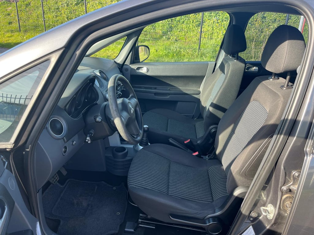 MITSUBISHI COLT - Image 12