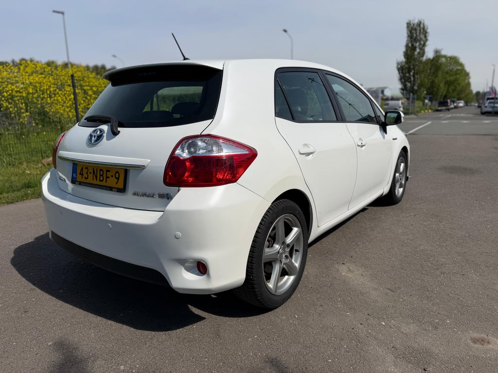 TOYOTA AURIS - Image 2