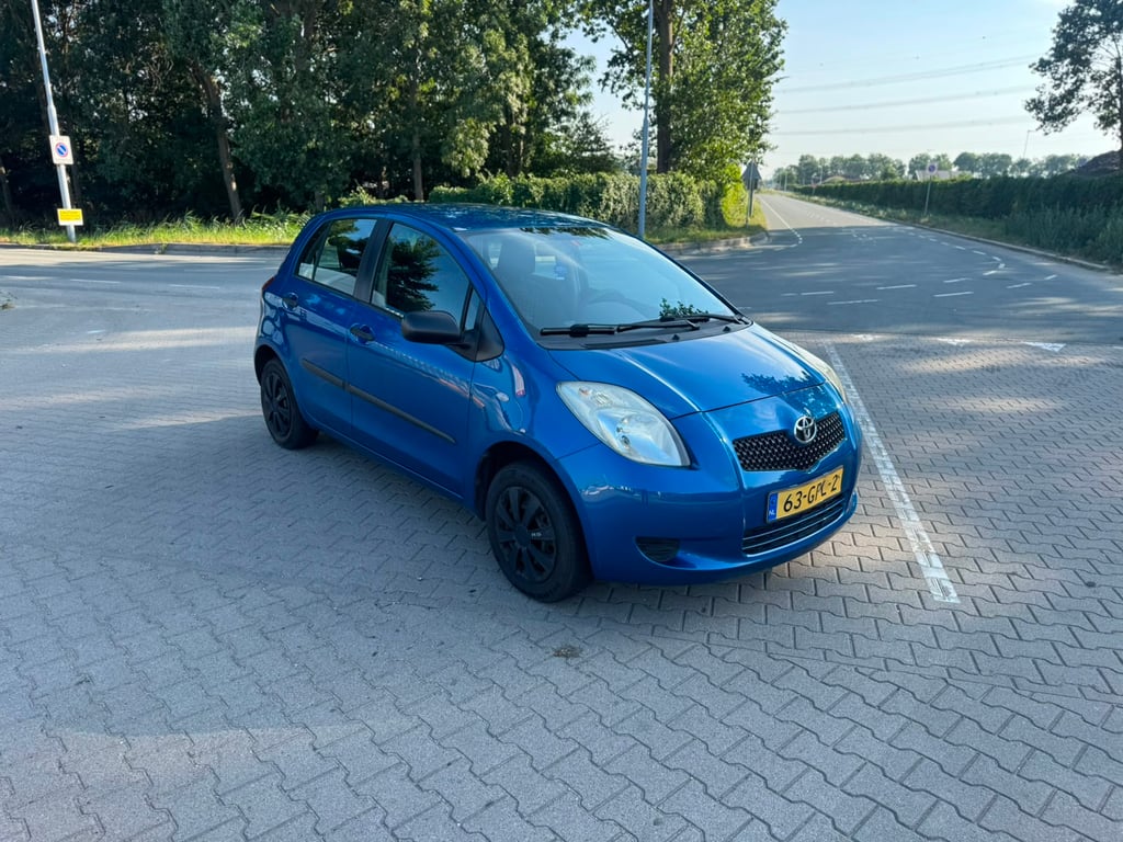 TOYOTA YARIS - Image 2