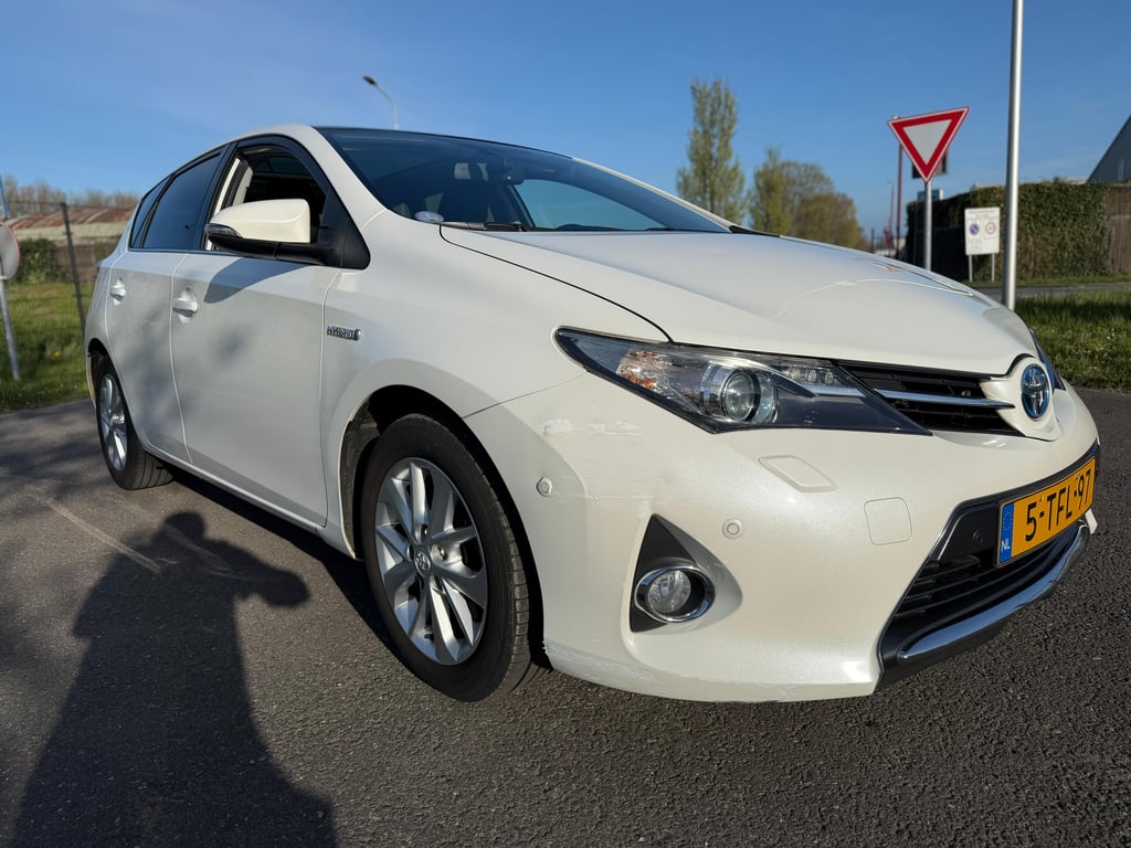 TOYOTA PRIUS - Image 2