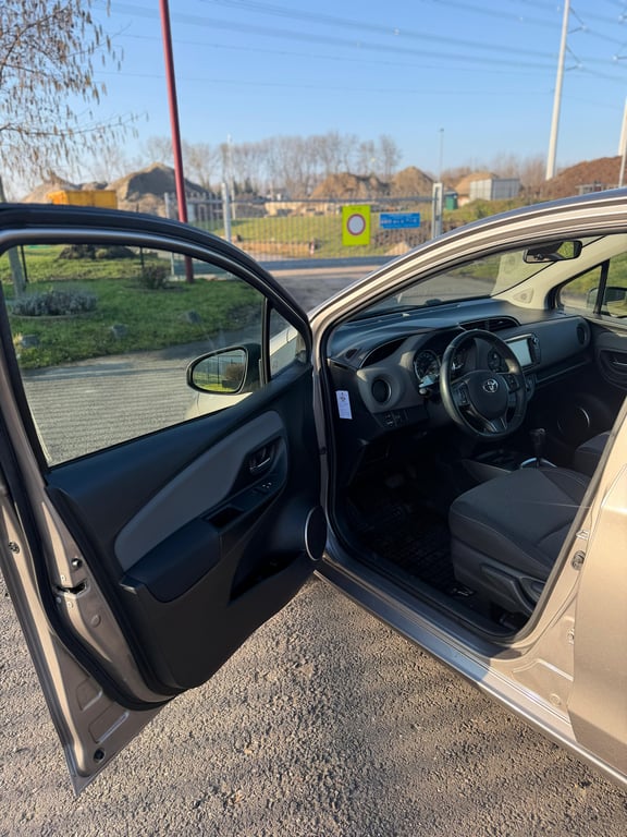 TOYOTA YARIS - Image 18