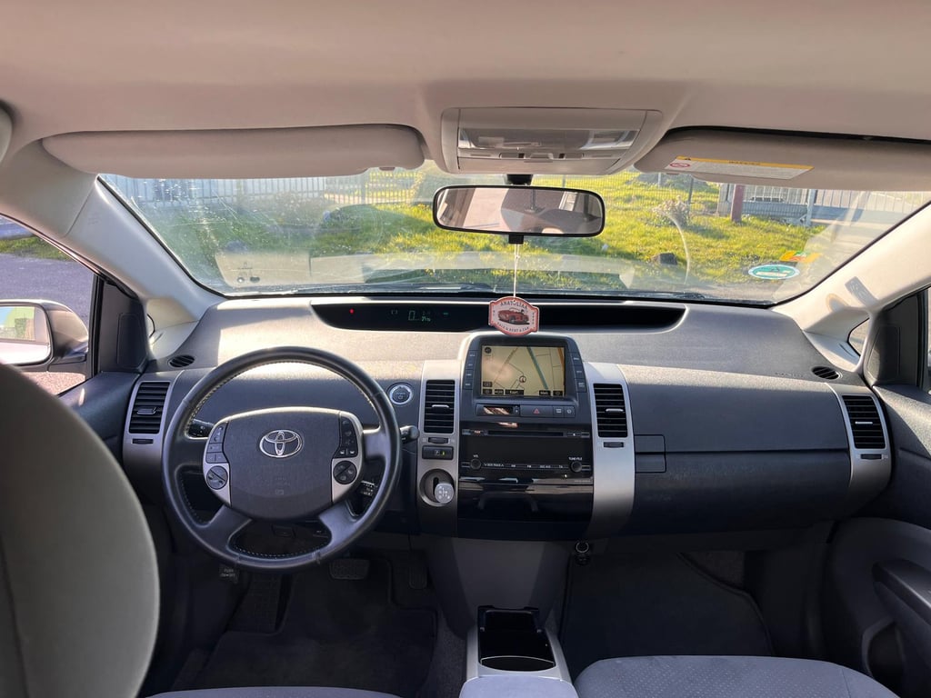 TOYOTA PRIUS - Image 14