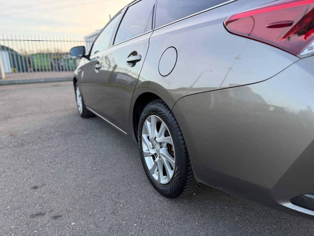 TOYOTA AURIS TOURING SPORTS - Image 10