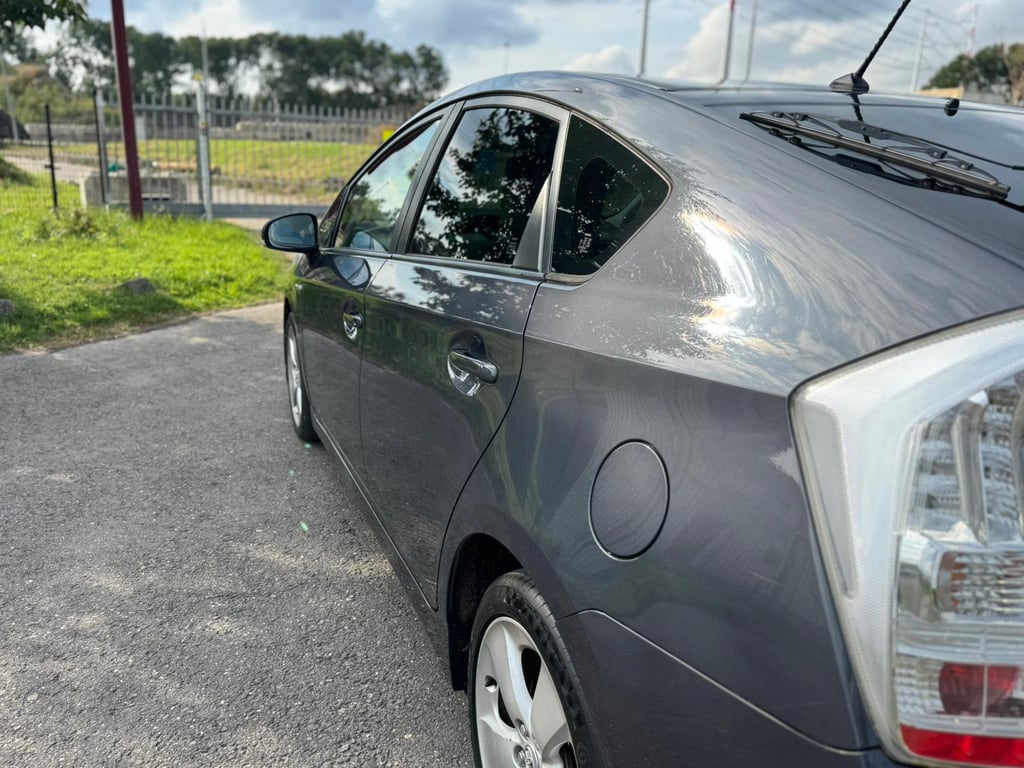 TOYOTA PRIUS - Image 10