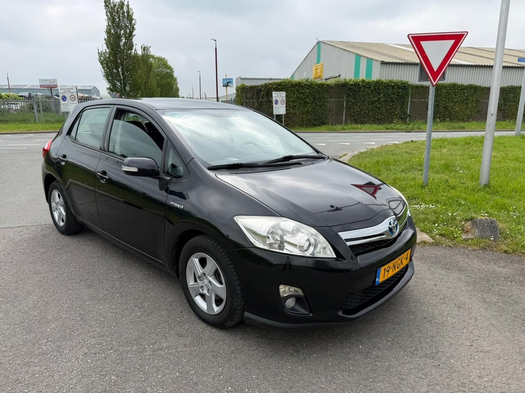 TOYOTA  AURIS - Image 9