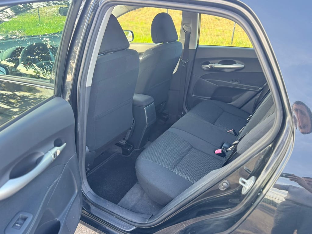 TOYOTA AURIS - Image 11