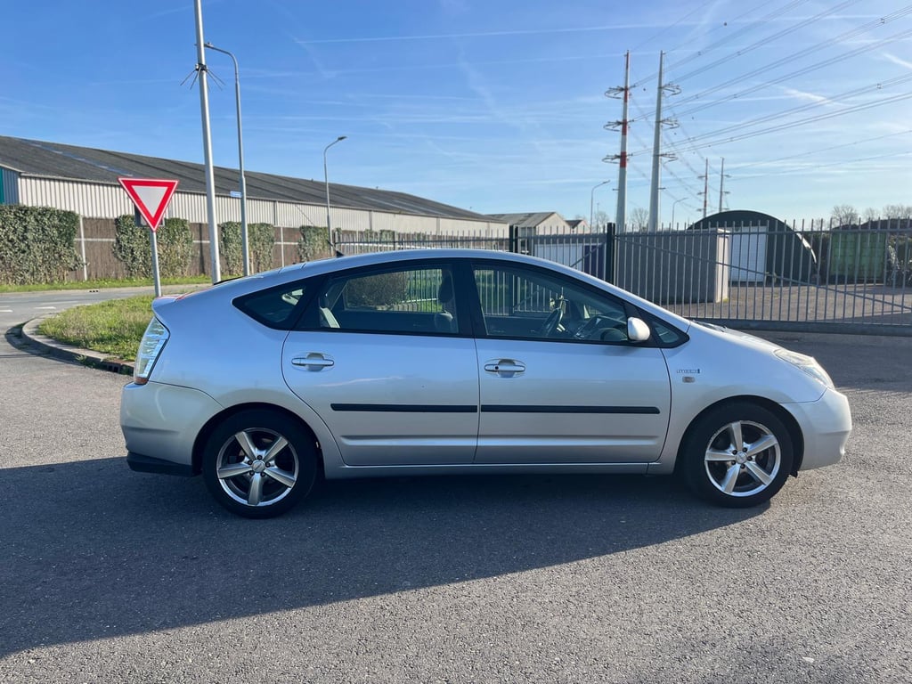 TOYOTA PRIUS - Image 7