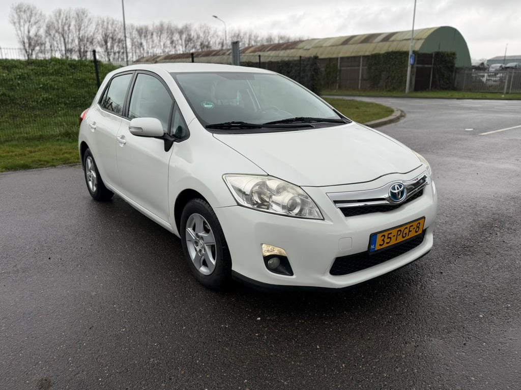 TOYOTA AURIS - Image 2